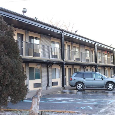 Travelodge By Wyndham Livonia Canton Novi Detroit Area Kültér fotó