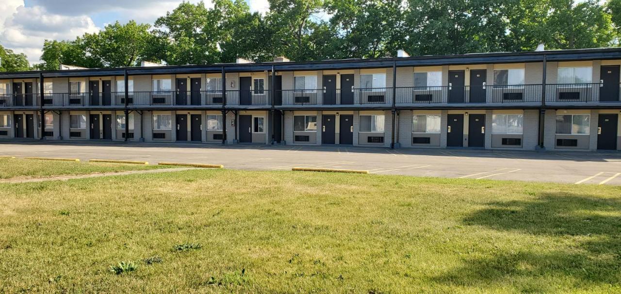 Travelodge By Wyndham Livonia Canton Novi Detroit Area Kültér fotó