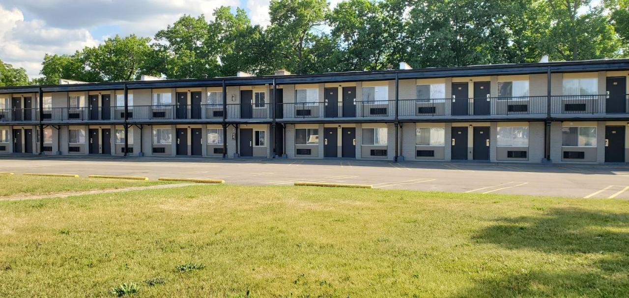 Travelodge By Wyndham Livonia Canton Novi Detroit Area Kültér fotó