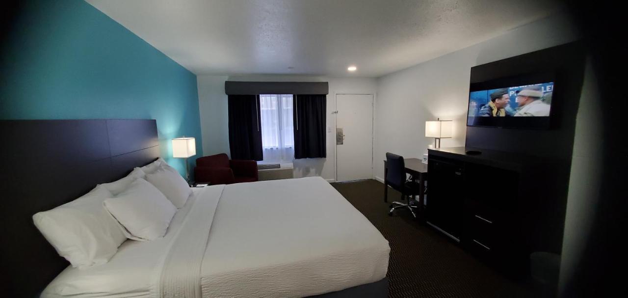 Travelodge By Wyndham Livonia Canton Novi Detroit Area Kültér fotó