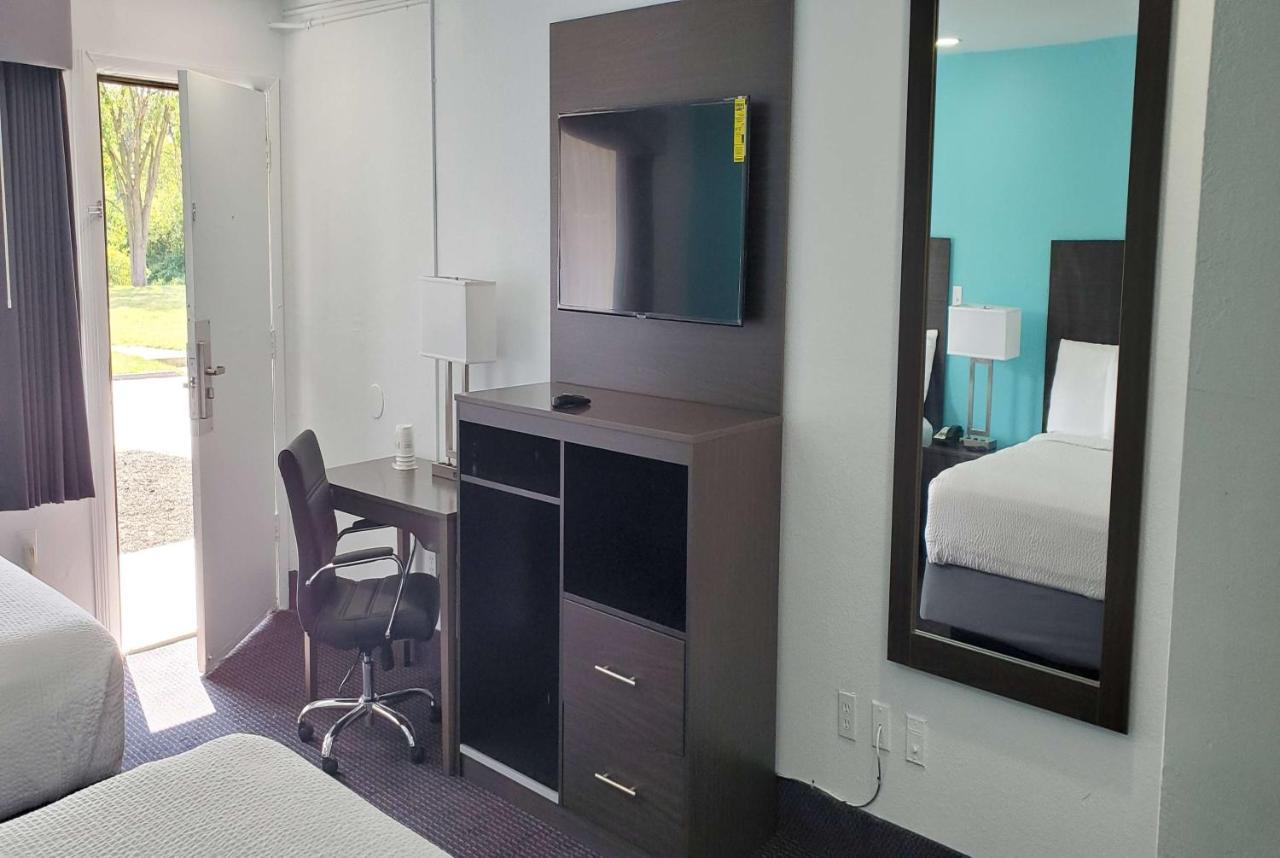 Travelodge By Wyndham Livonia Canton Novi Detroit Area Kültér fotó