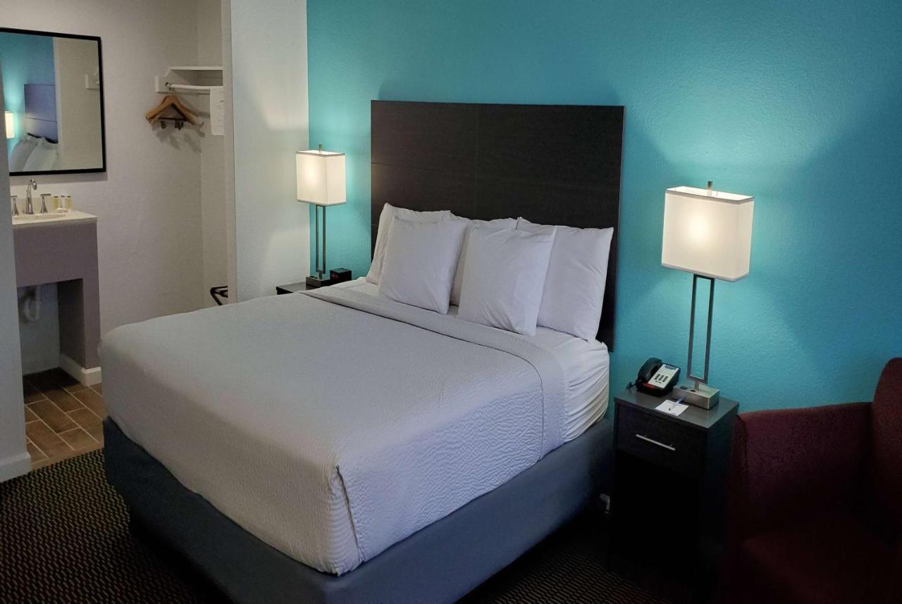 Travelodge By Wyndham Livonia Canton Novi Detroit Area Kültér fotó