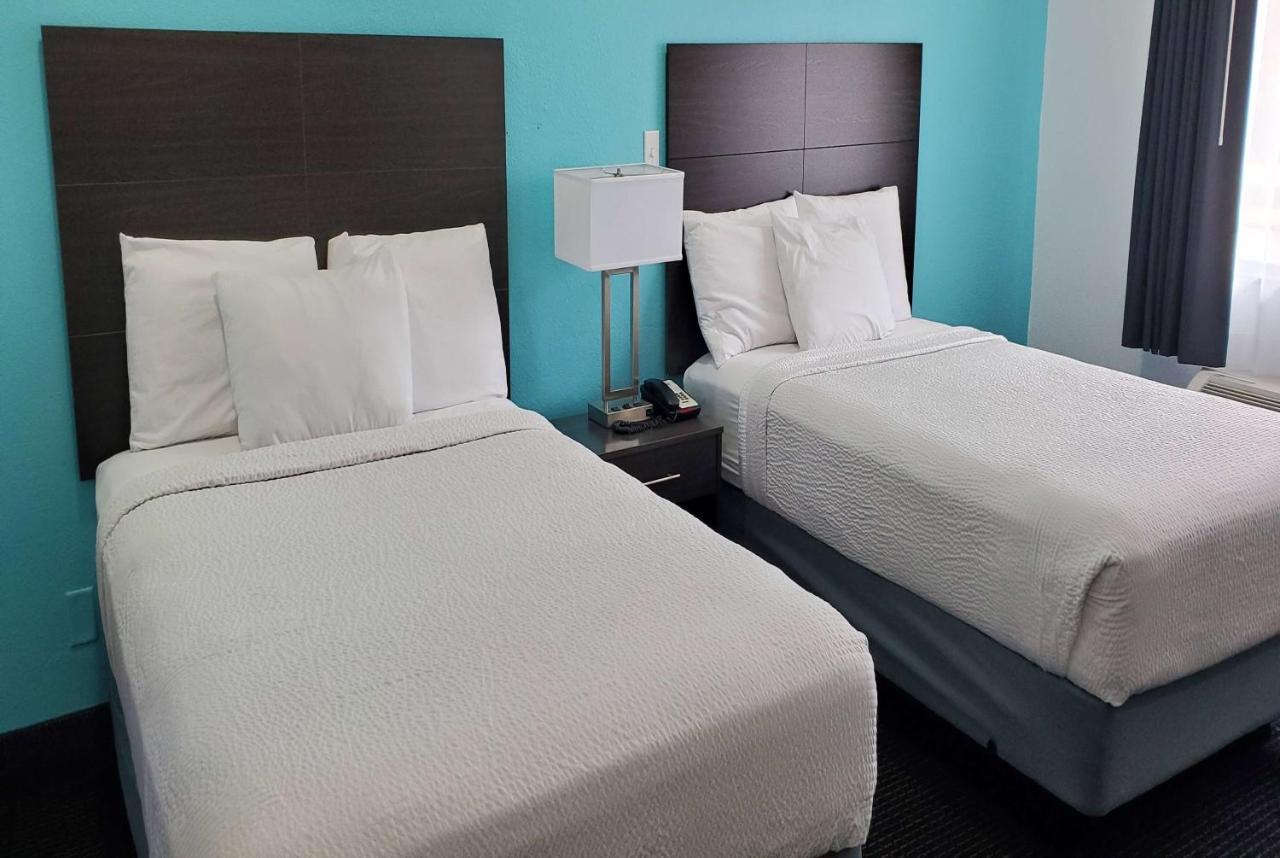 Travelodge By Wyndham Livonia Canton Novi Detroit Area Kültér fotó